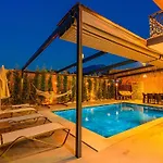 Villa Soeguet 1 - 4 Bedroom With Jacuzzi In Fethiye