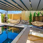 Villa Soeguet 1 - 4 Bedroom With Jacuzzi In