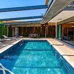Soeguet 1 - 4 Bedroom With Jacuzzi In Villa Fethiye
