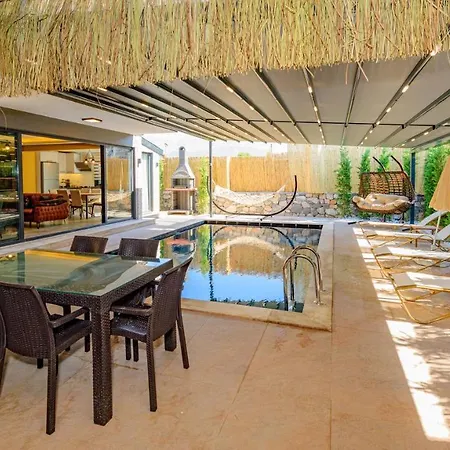 Söğüt 1 - 4 Bedroom With Jacuzzi In *