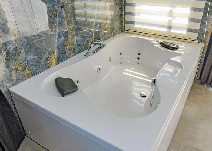 Soeguet 1 - 4 Bedroom With Jacuzzi In *