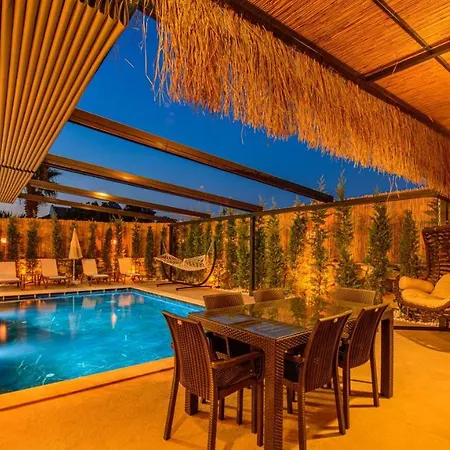 Soeguet 1 - 4 Bedroom With Jacuzzi In Villa Fethiye